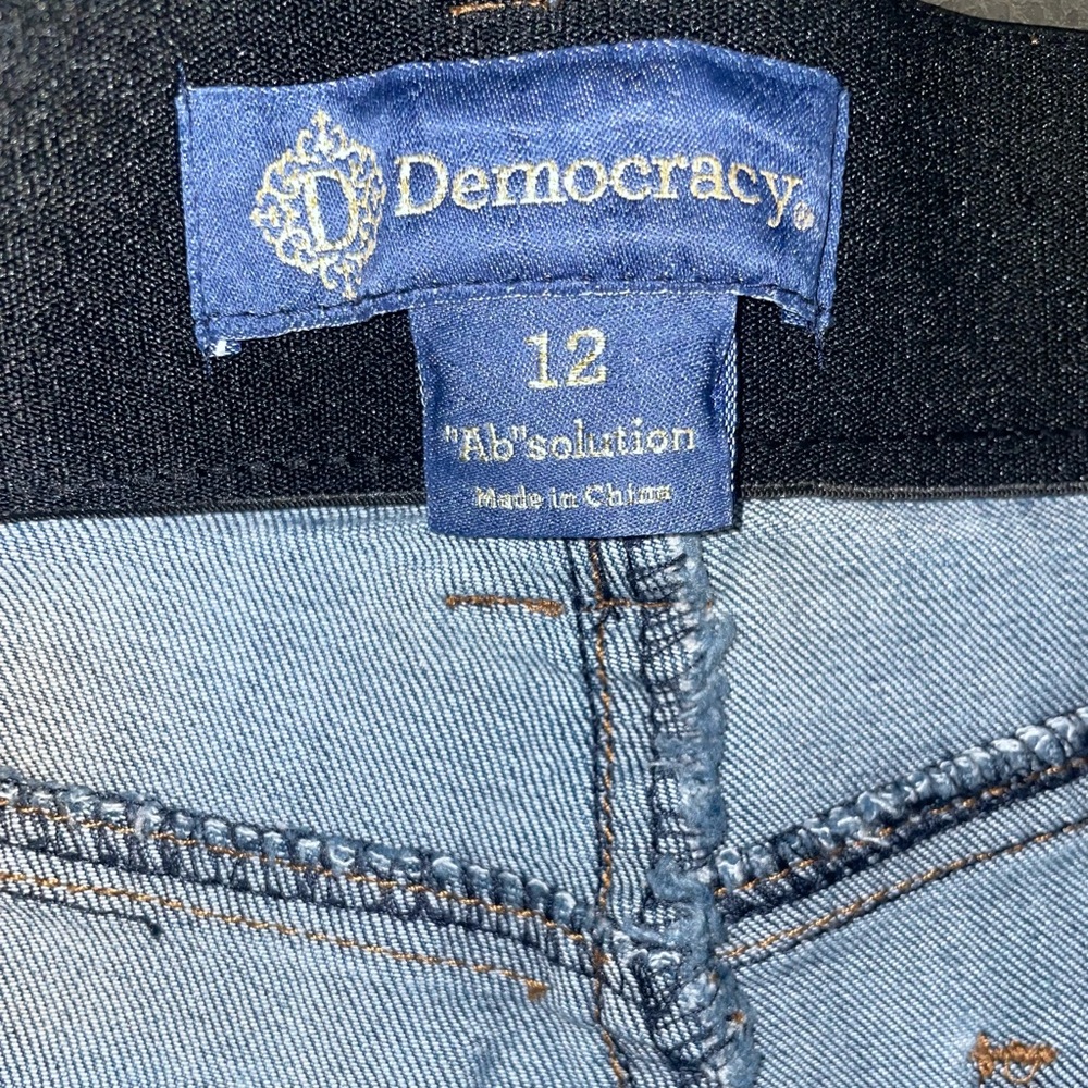 Democracy “Ab”solution Bootcut Jeans
Size 12
Medium Wash Denim - Picture 3 of 5